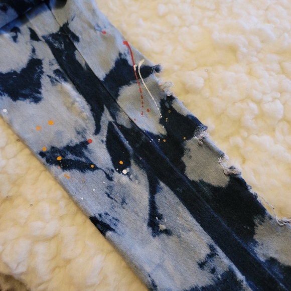 🍟Paint splatter damaged capri jeans 9🍟 - Picture 4 of 5